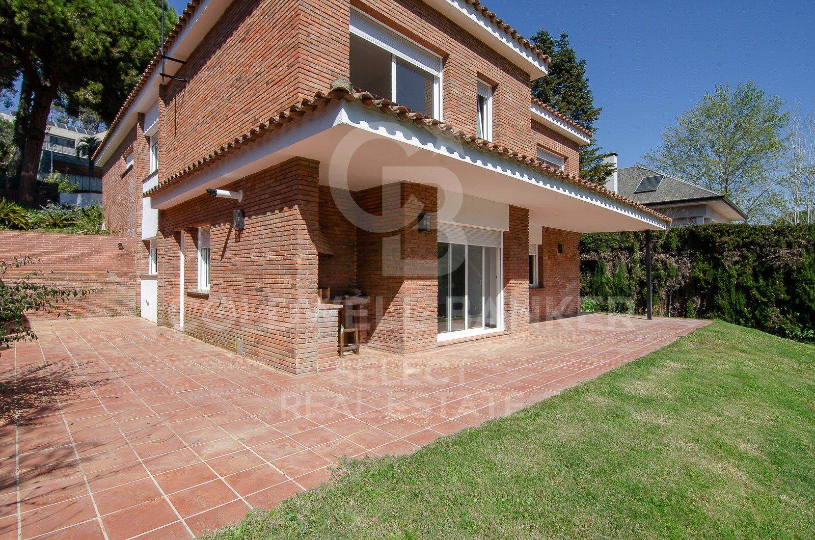 CHARMING NEWLY RENOVATED HOUSE. Opportunity!