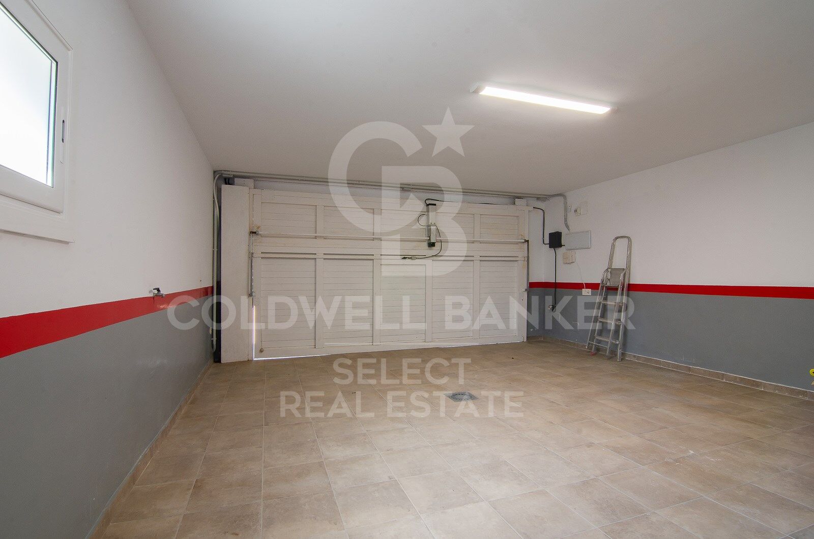 CHARMING NEWLY RENOVATED HOUSE. Opportunity!