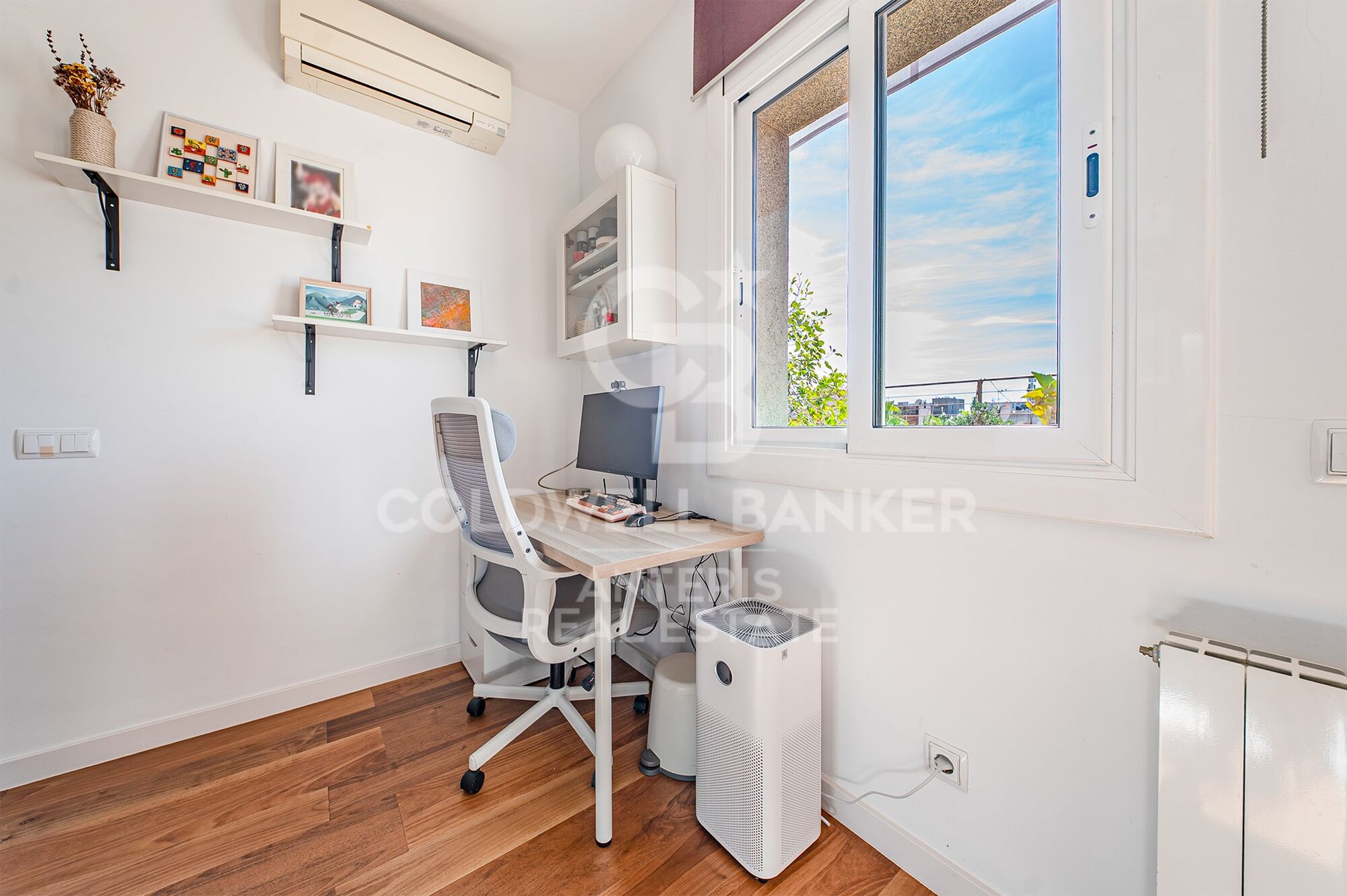 Bright penthouse with a terrace next to Francesc Macià