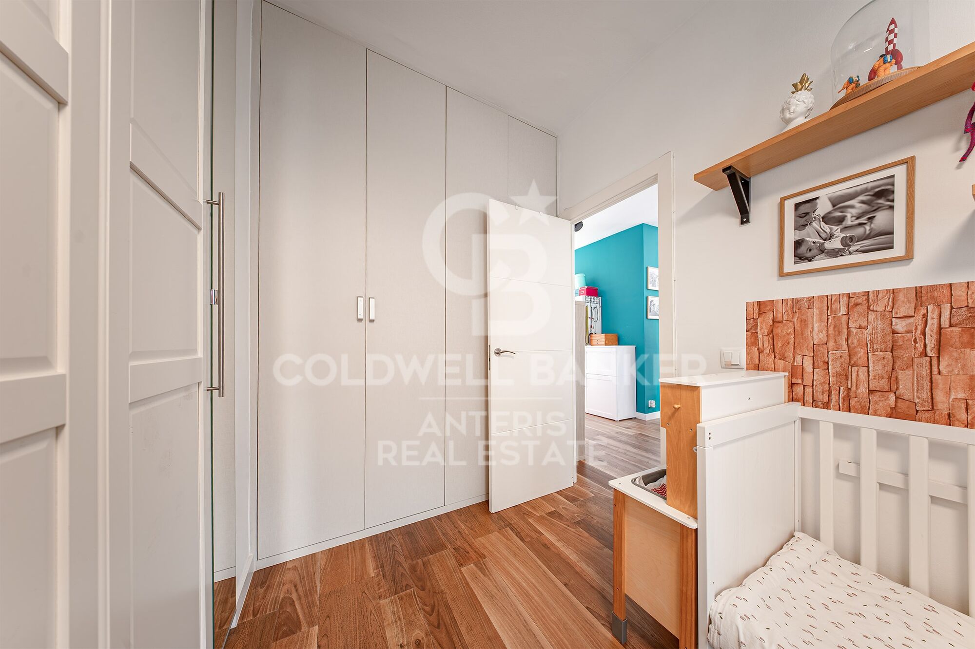 Bright penthouse with a terrace next to Francesc Macià