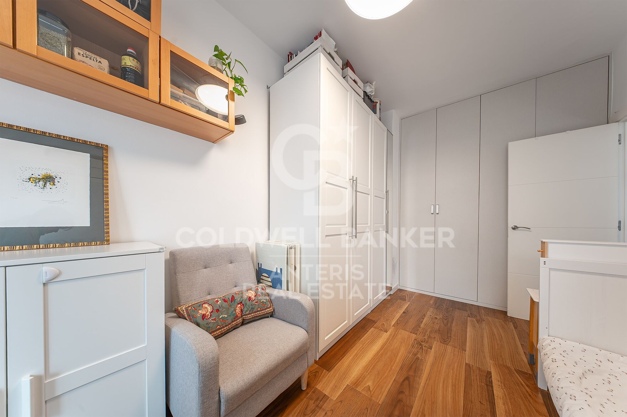 Bright penthouse with a terrace next to Francesc Macià