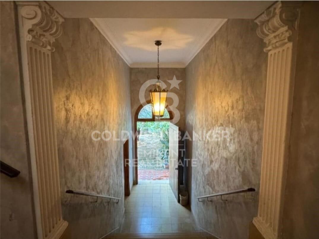 Chalet 8 Bedrooms Sale Barcelona