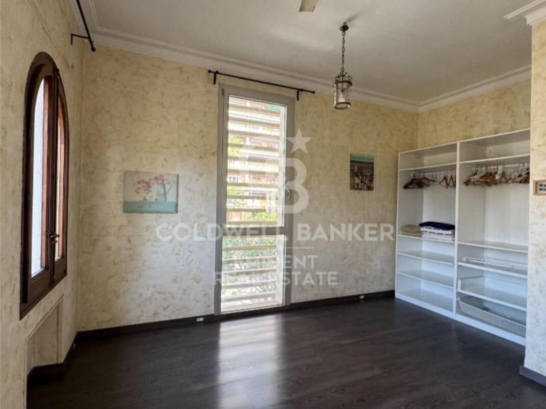 Magnífica casa de 500 m² con jardín, terraza y alto potencial en Vila de Gràcia