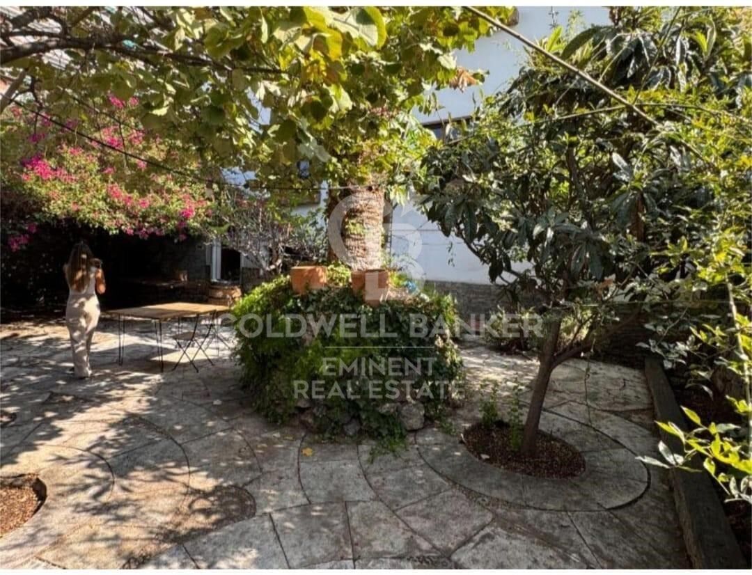 Magnífica casa de 500 m² con jardín, terraza y alto potencial en Vila de Gràcia