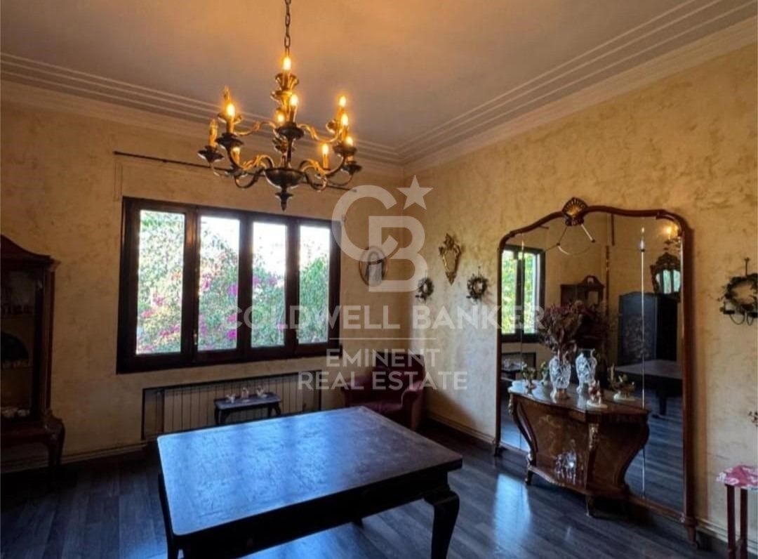 Magnífica casa de 500 m² con jardín, terraza y alto potencial en Vila de Gràcia