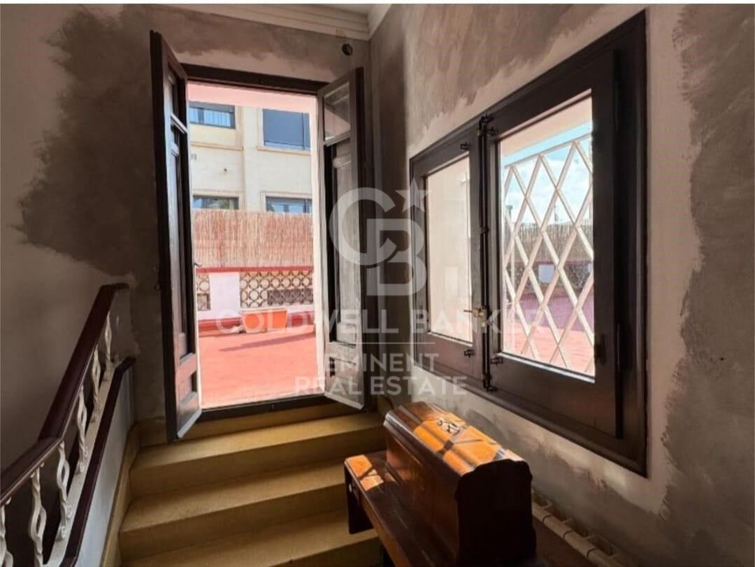 Magnífica casa de 500 m² con jardín, terraza y alto potencial en Vila de Gràcia