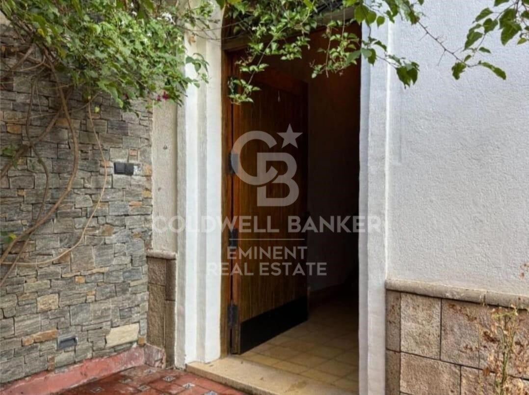 Magnífica casa de 500 m² con jardín, terraza y alto potencial en Vila de Gràcia