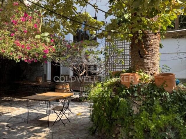 Magnífica casa de 500 m² con jardín, terraza y alto potencial en Vila de Gràcia