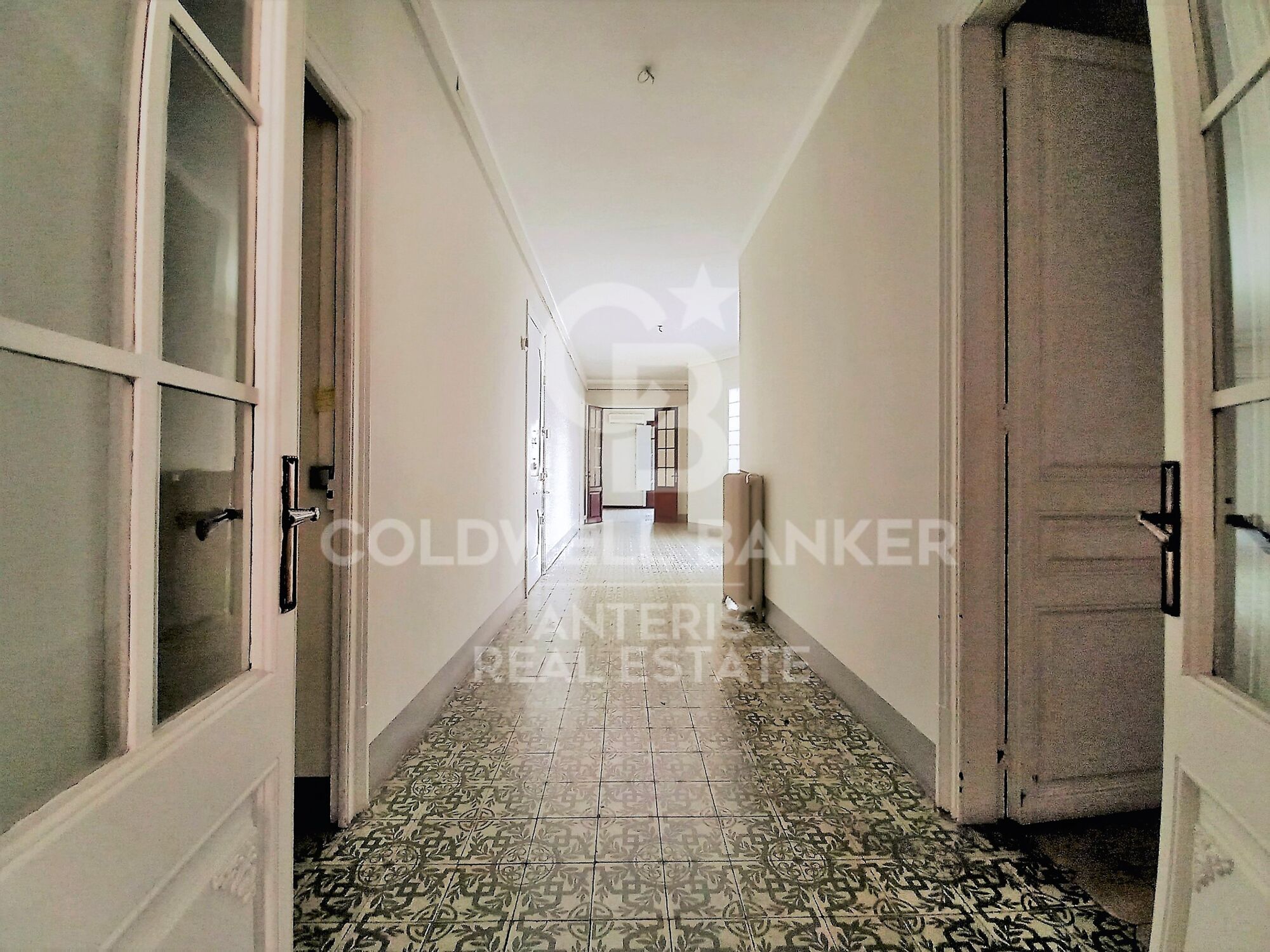 Bright 320m2 office in l'Antiga Esquerra de l'Eixample.