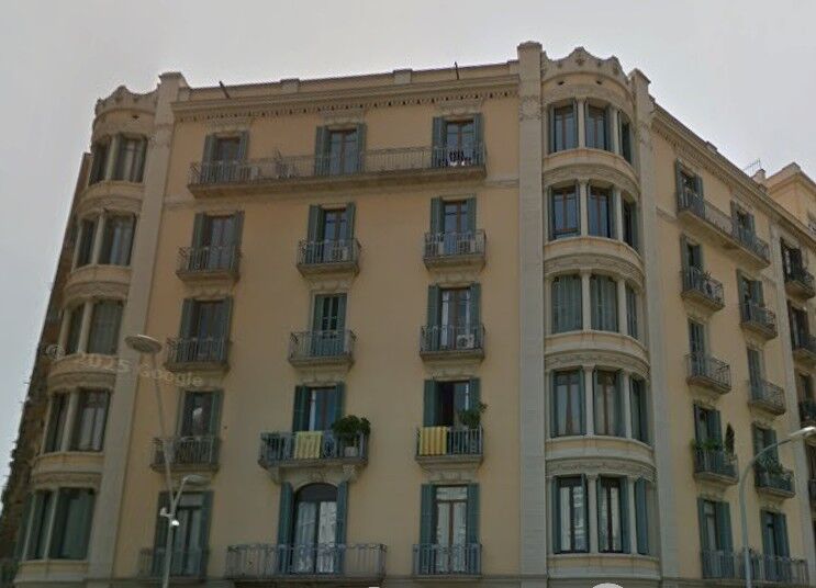 Luminoso despacho de 320m2 en finca regia en l'Antiga Esquerra de l'Eixample.