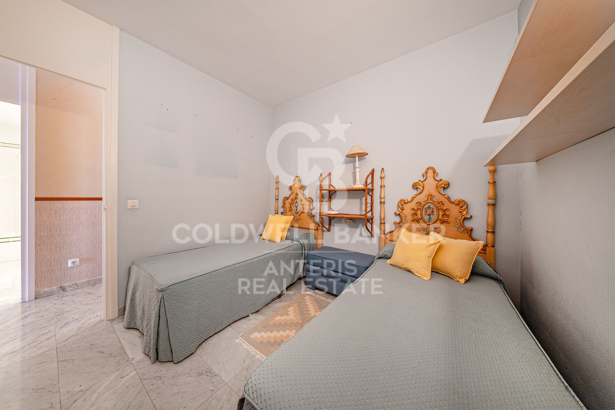 Seafront apartment with terrace and open sea views in Lloret de Mar, with the option to purchase a parking space