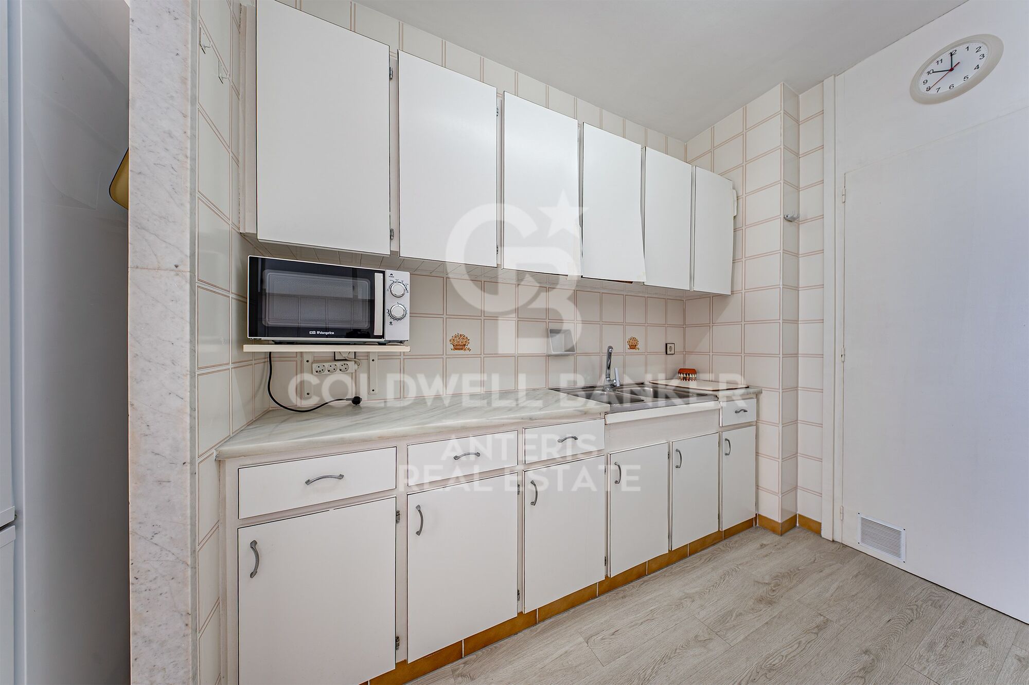 Seafront apartment with terrace and open sea views in Lloret de Mar, with the option to purchase a parking space