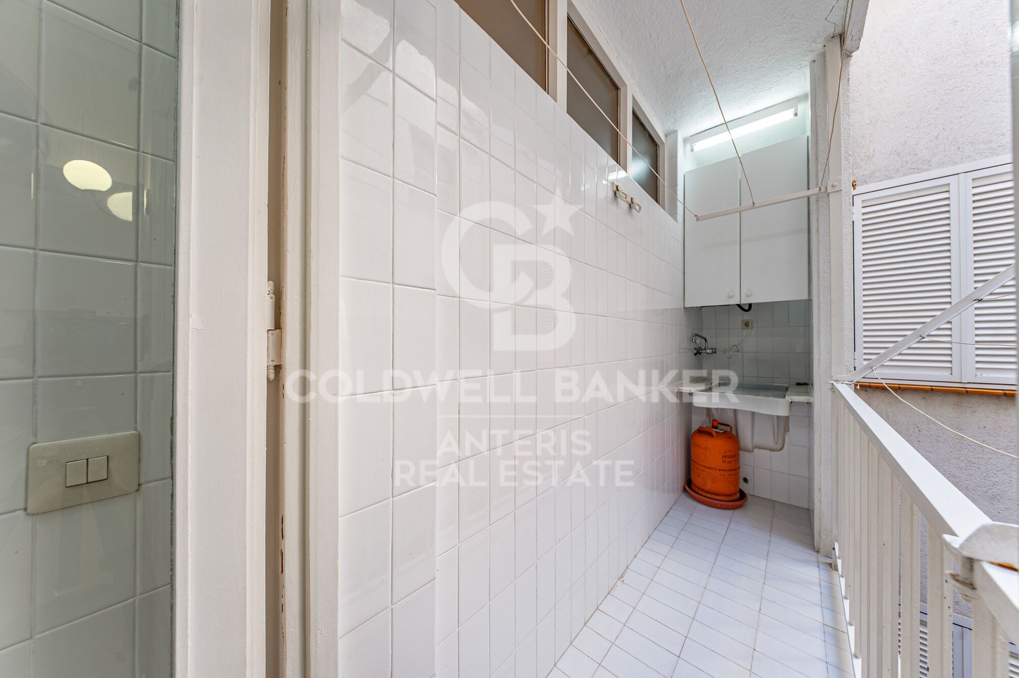 Seafront apartment with terrace and open sea views in Lloret de Mar, with the option to purchase a parking space