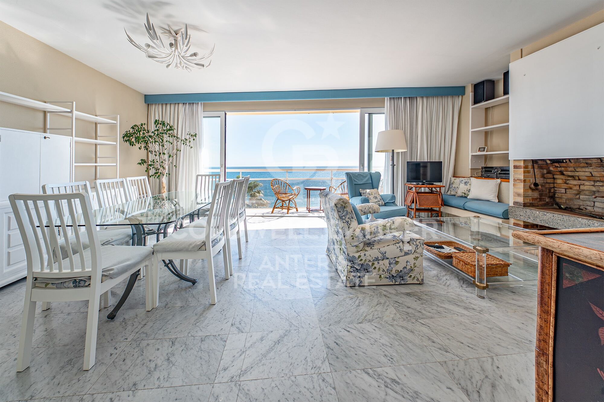 Seafront apartment with terrace and open sea views in Lloret de Mar, with the option to purchase a parking space
