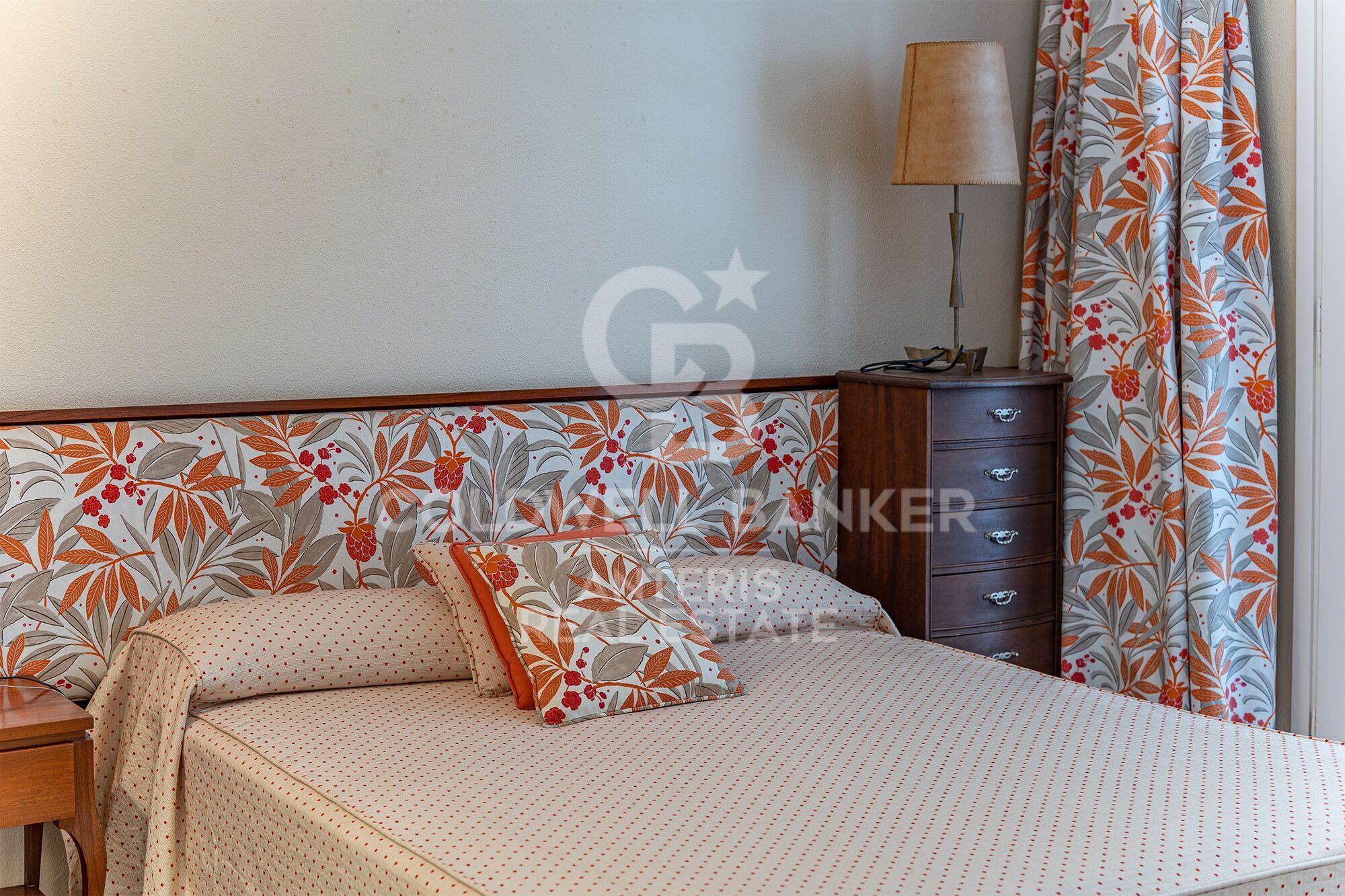 Seafront apartment with terrace and open sea views in Lloret de Mar, with the option to purchase a parking space