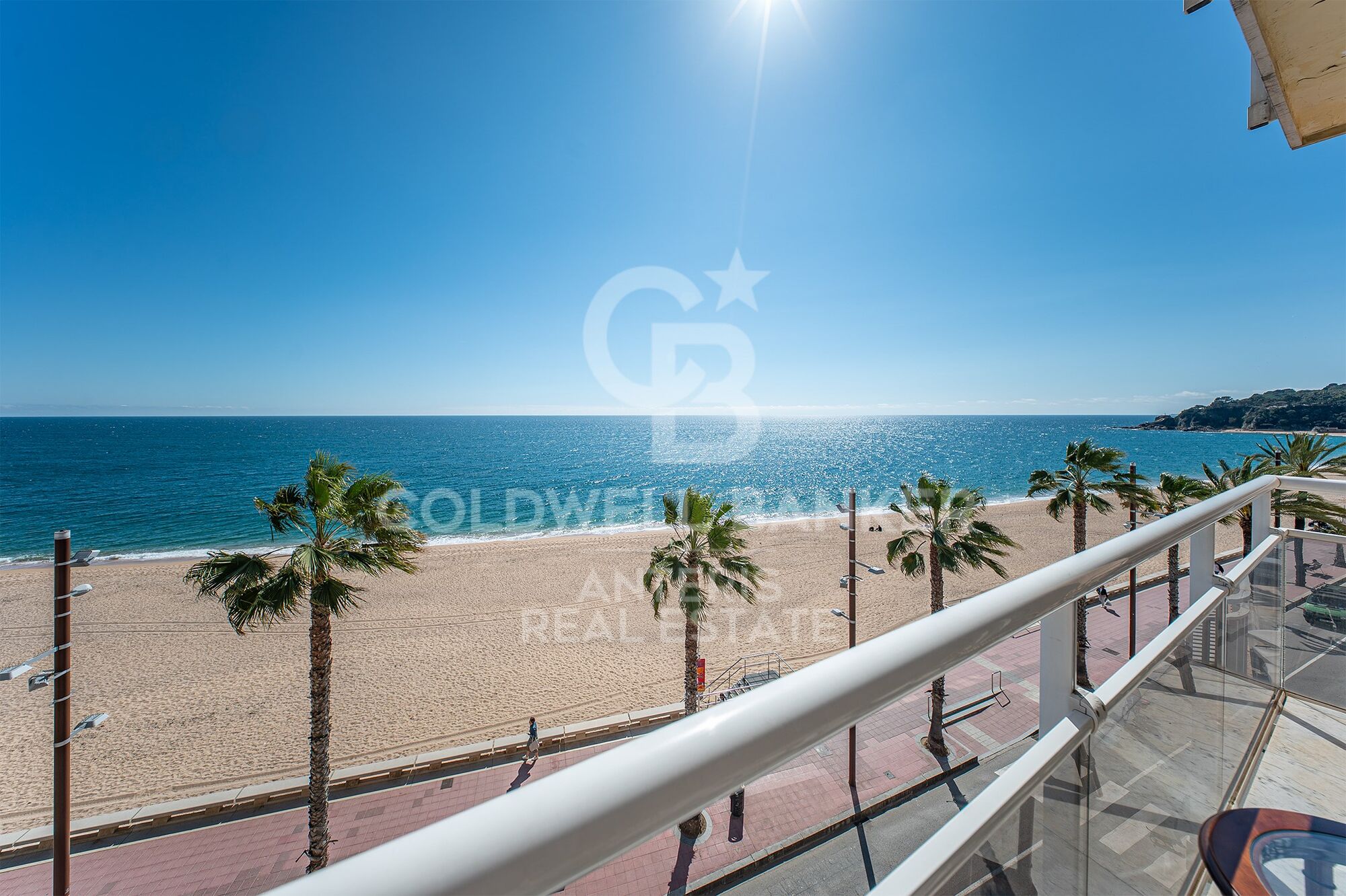 Seafront apartment with terrace and open sea views in Lloret de Mar, with the option to purchase a parking space