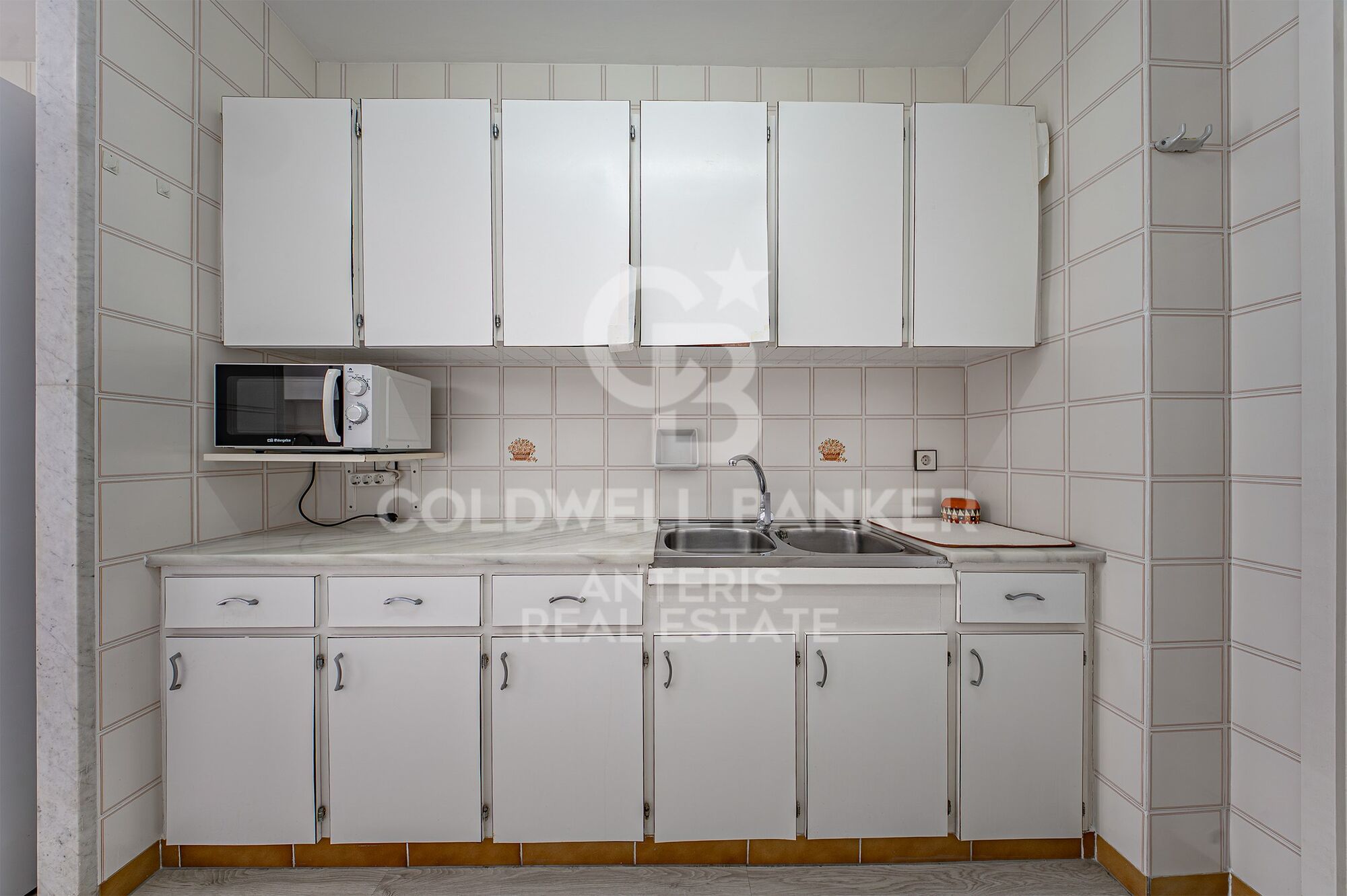 Seafront apartment with terrace and open sea views in Lloret de Mar, with the option to purchase a parking space