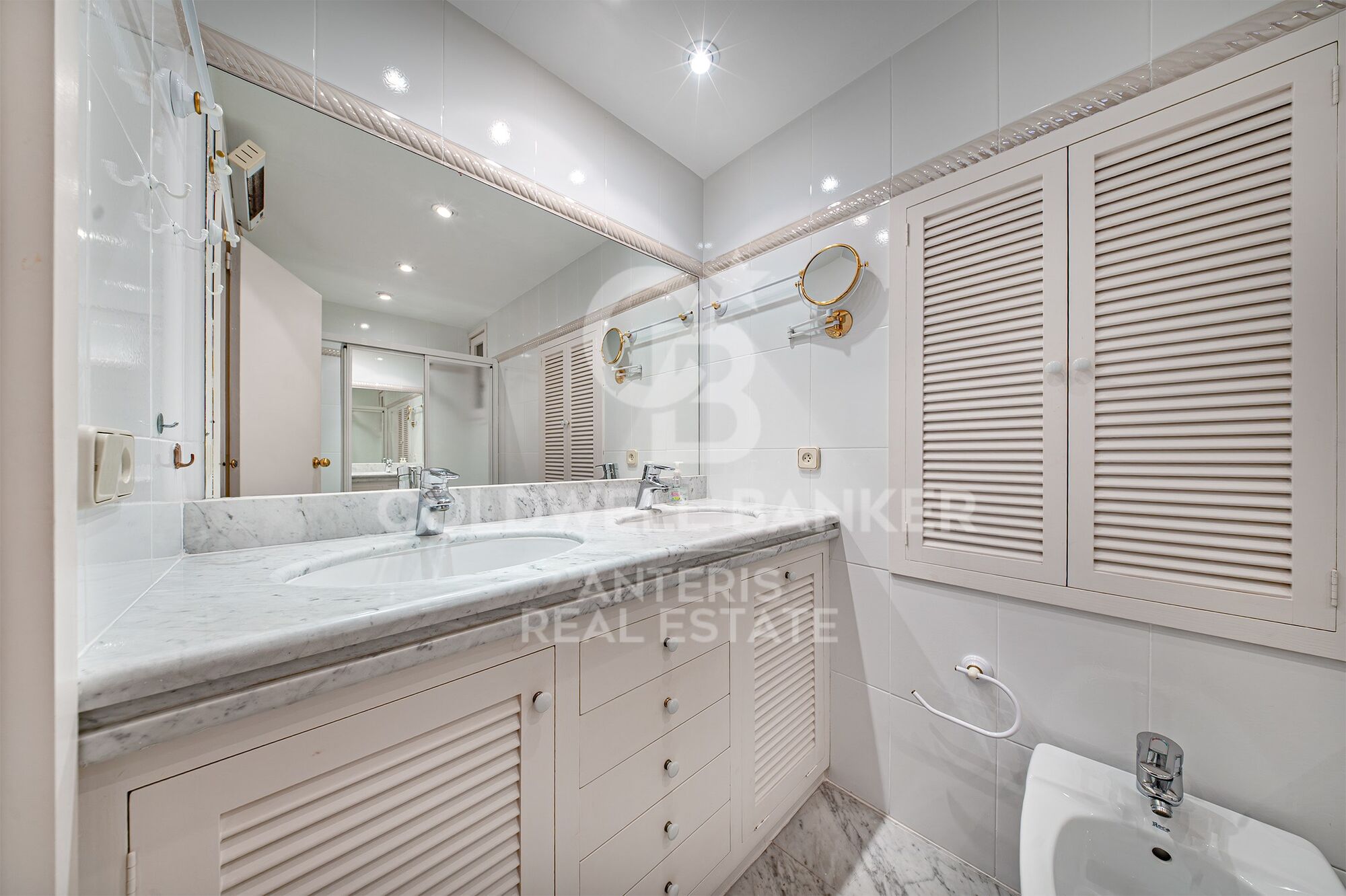 Seafront apartment with terrace and open sea views in Lloret de Mar, with the option to purchase a parking space