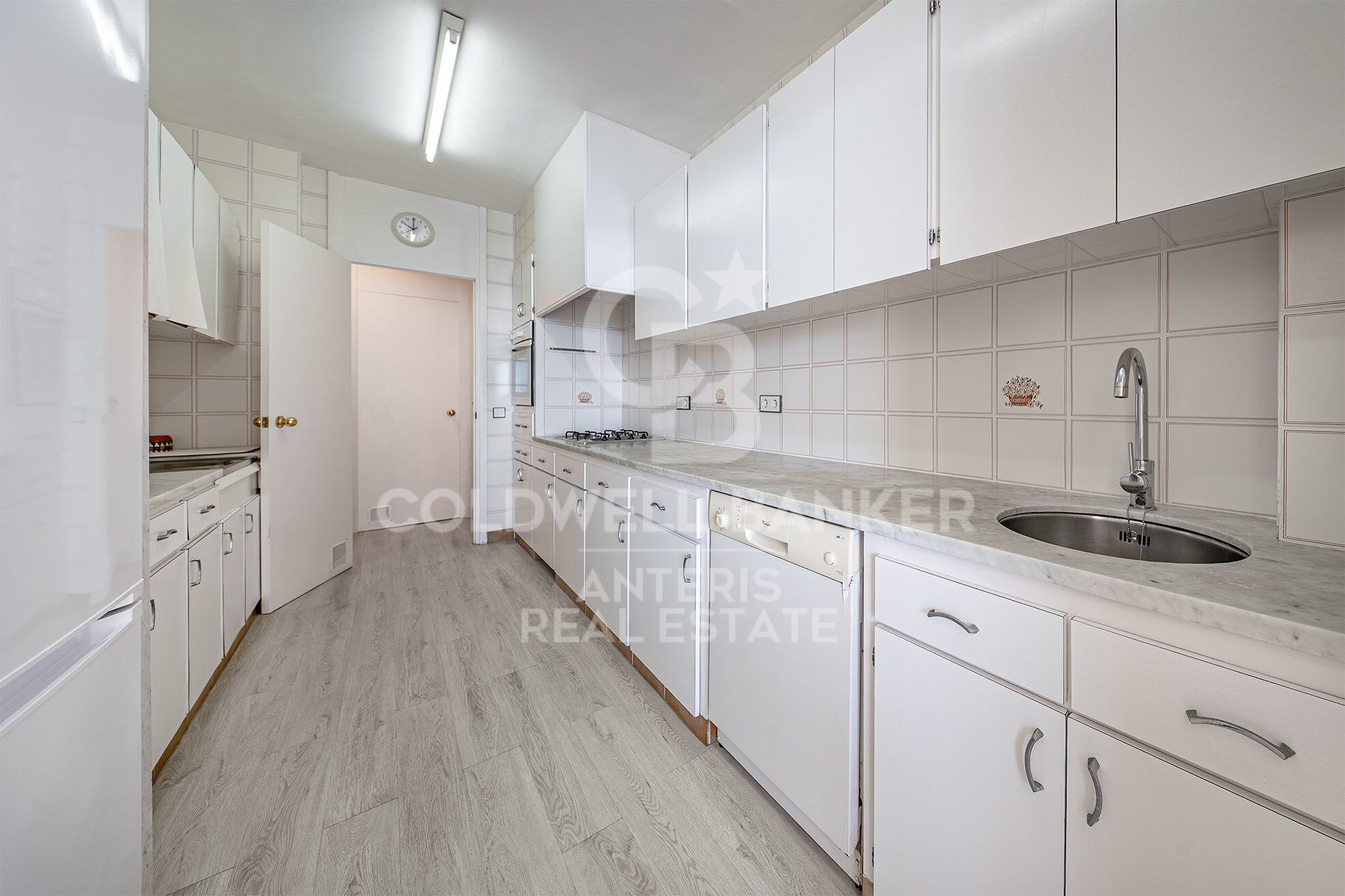 Seafront apartment with terrace and open sea views in Lloret de Mar, with the option to purchase a parking space