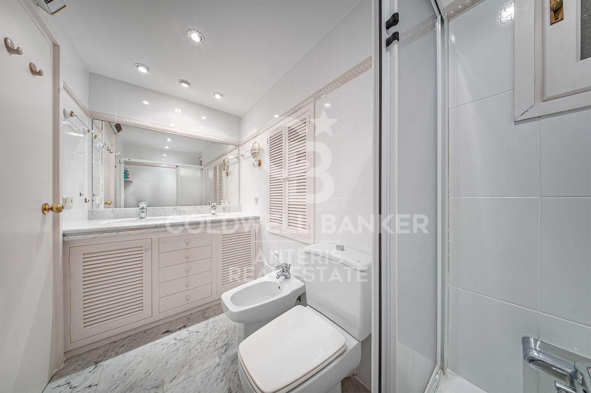 Seafront apartment with terrace and open sea views in Lloret de Mar, with the option to purchase a parking space