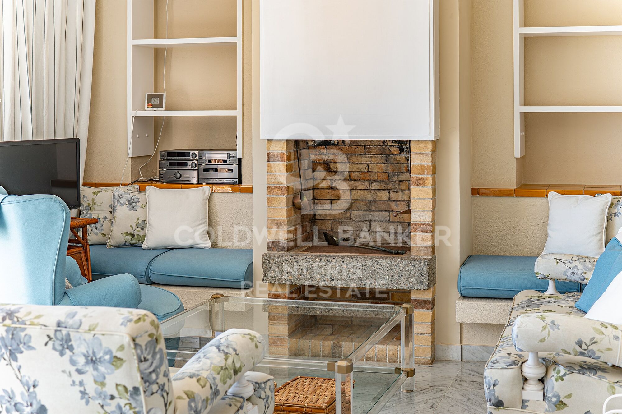 Seafront apartment with terrace and open sea views in Lloret de Mar, with the option to purchase a parking space