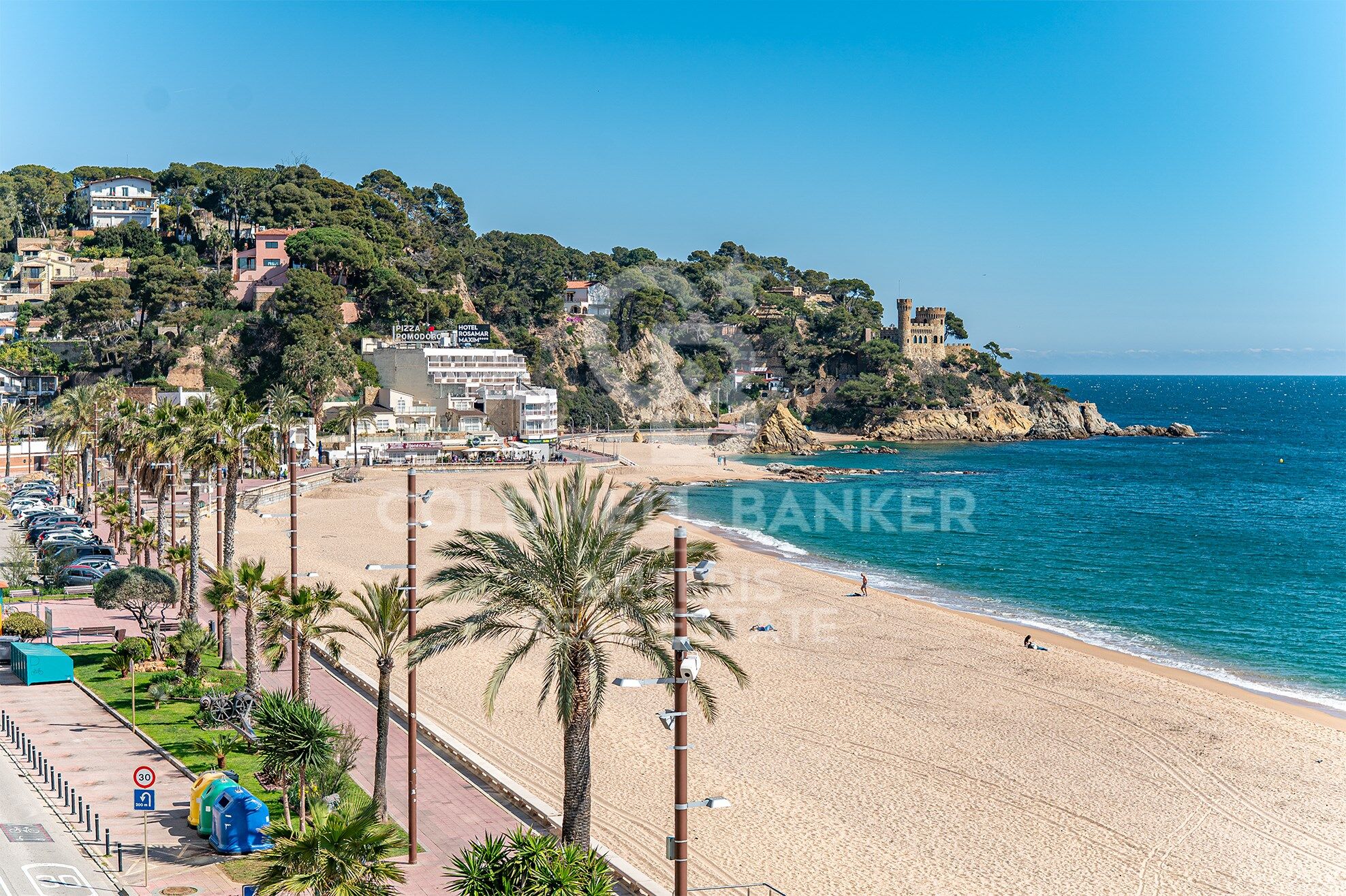 Seafront apartment with terrace and open sea views in Lloret de Mar, with the option to purchase a parking space