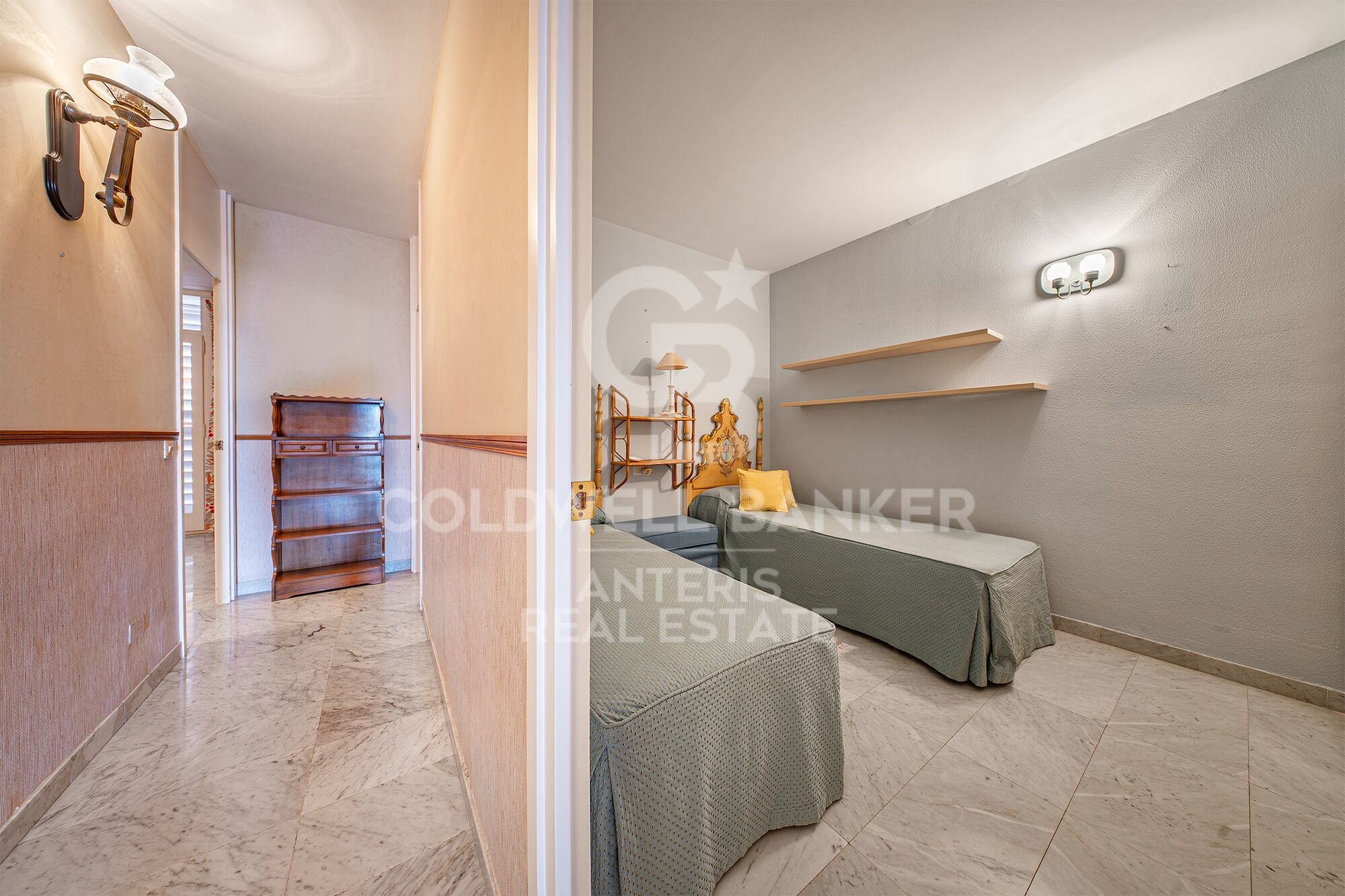 Seafront apartment with terrace and open sea views in Lloret de Mar, with the option to purchase a parking space