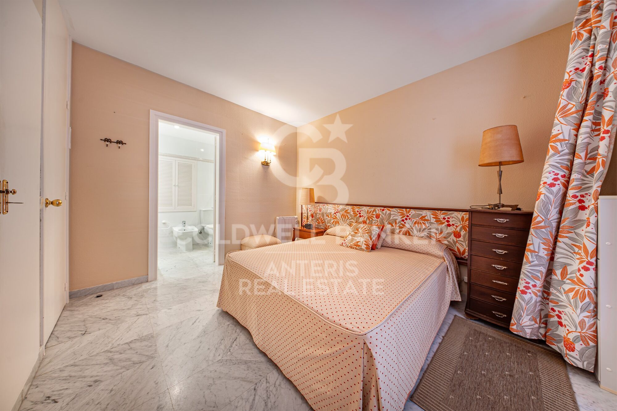Seafront apartment with terrace and open sea views in Lloret de Mar, with the option to purchase a parking space