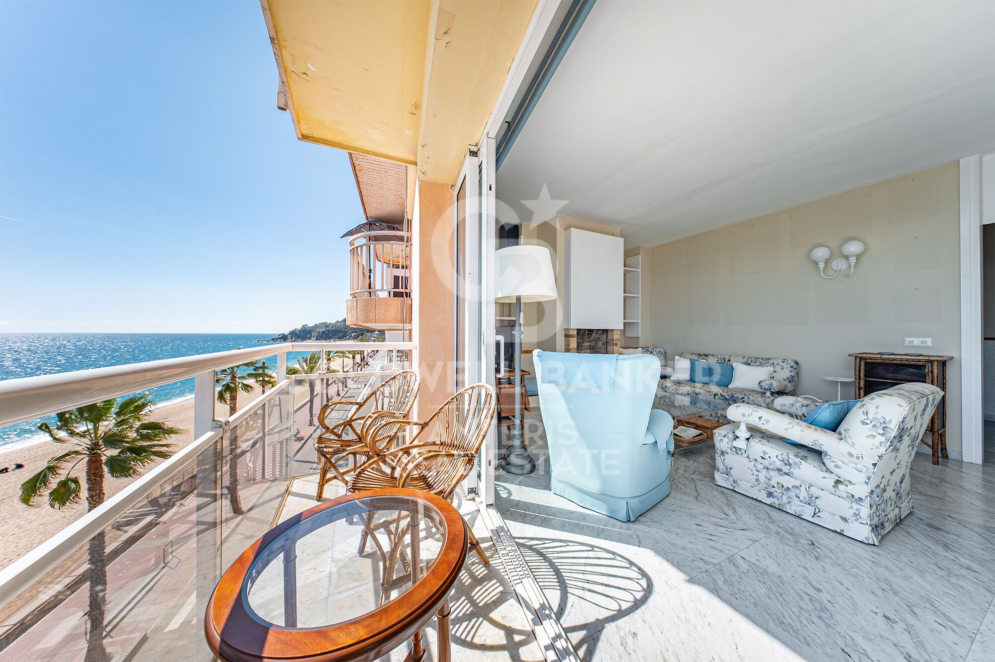 Seafront apartment with terrace and open sea views in Lloret de Mar, with the option to purchase a parking space