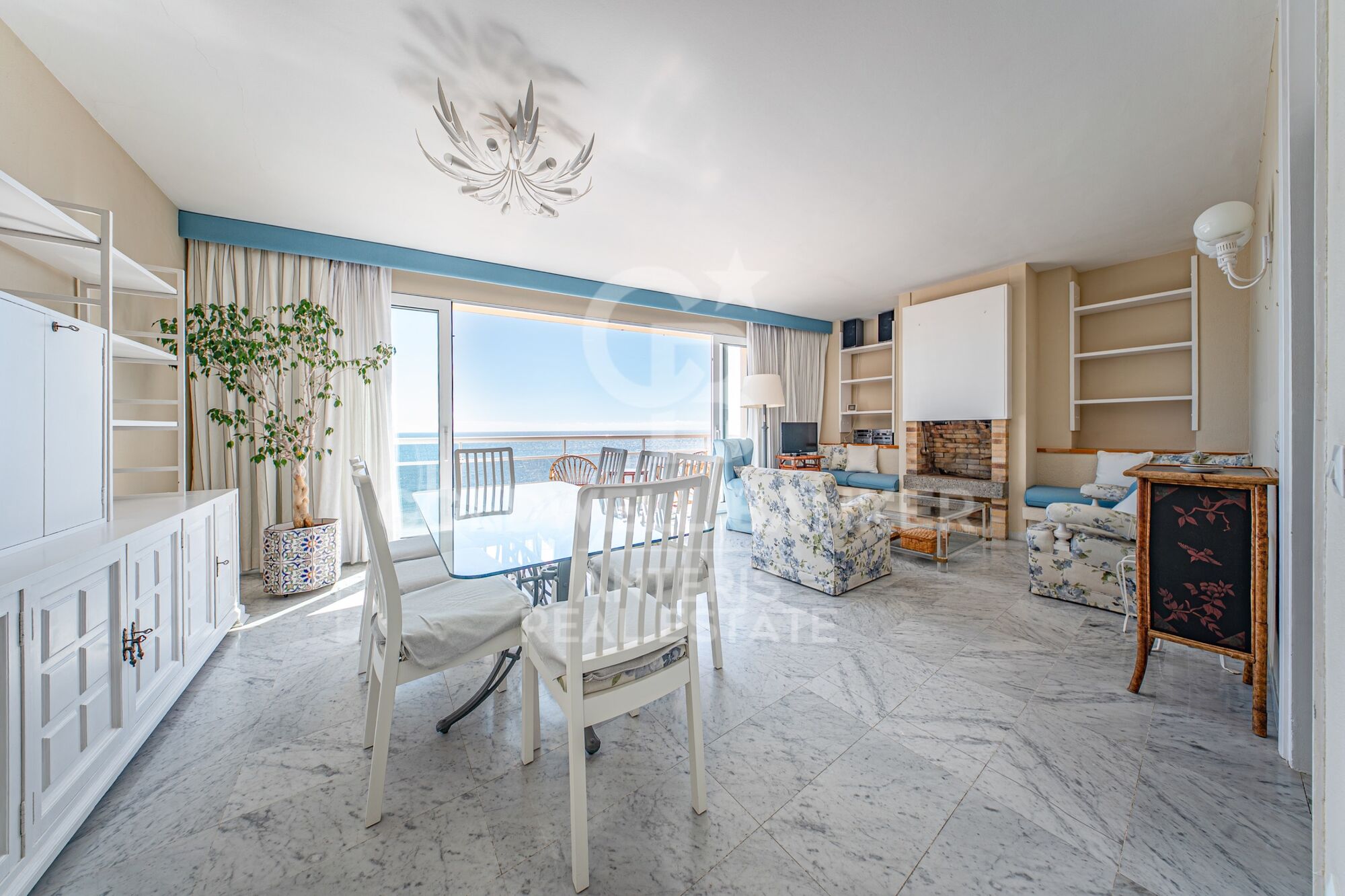 Seafront apartment with terrace and open sea views in Lloret de Mar, with the option to purchase a parking space