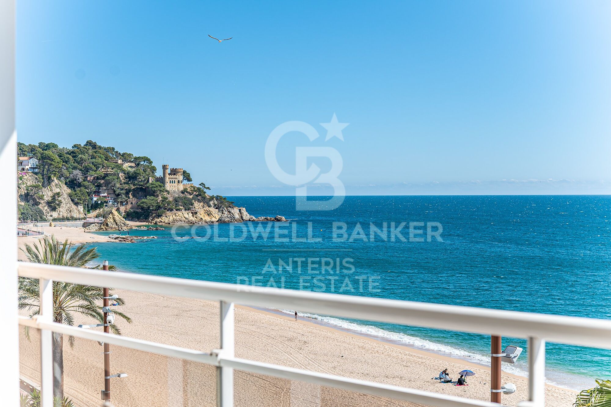 Seafront apartment with terrace and open sea views in Lloret de Mar, with the option to purchase a parking space