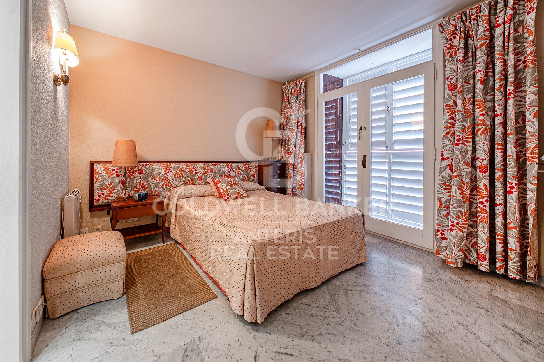Seafront apartment with terrace and open sea views in Lloret de Mar, with the option to purchase a parking space