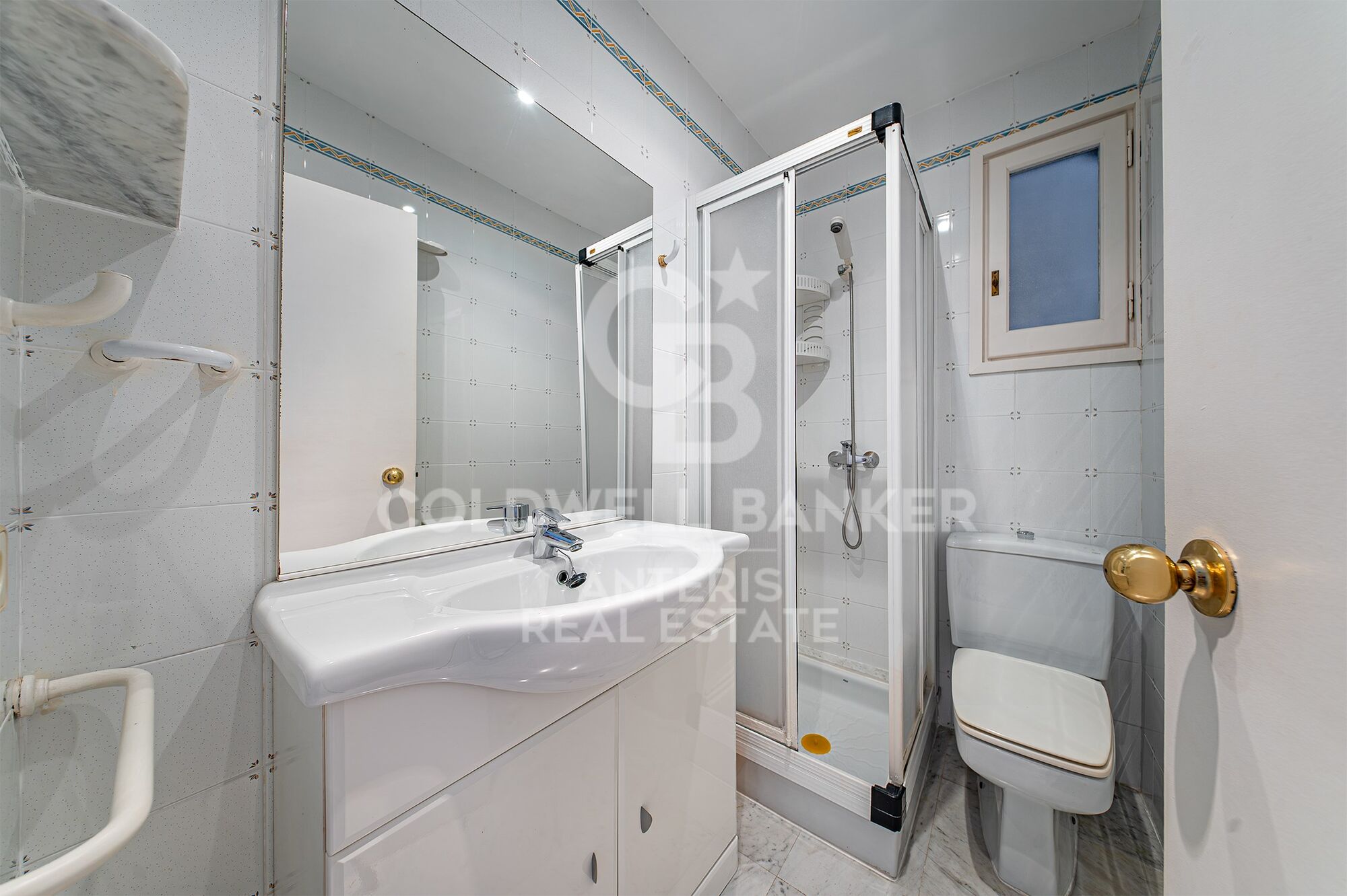 Seafront apartment with terrace and open sea views in Lloret de Mar, with the option to purchase a parking space