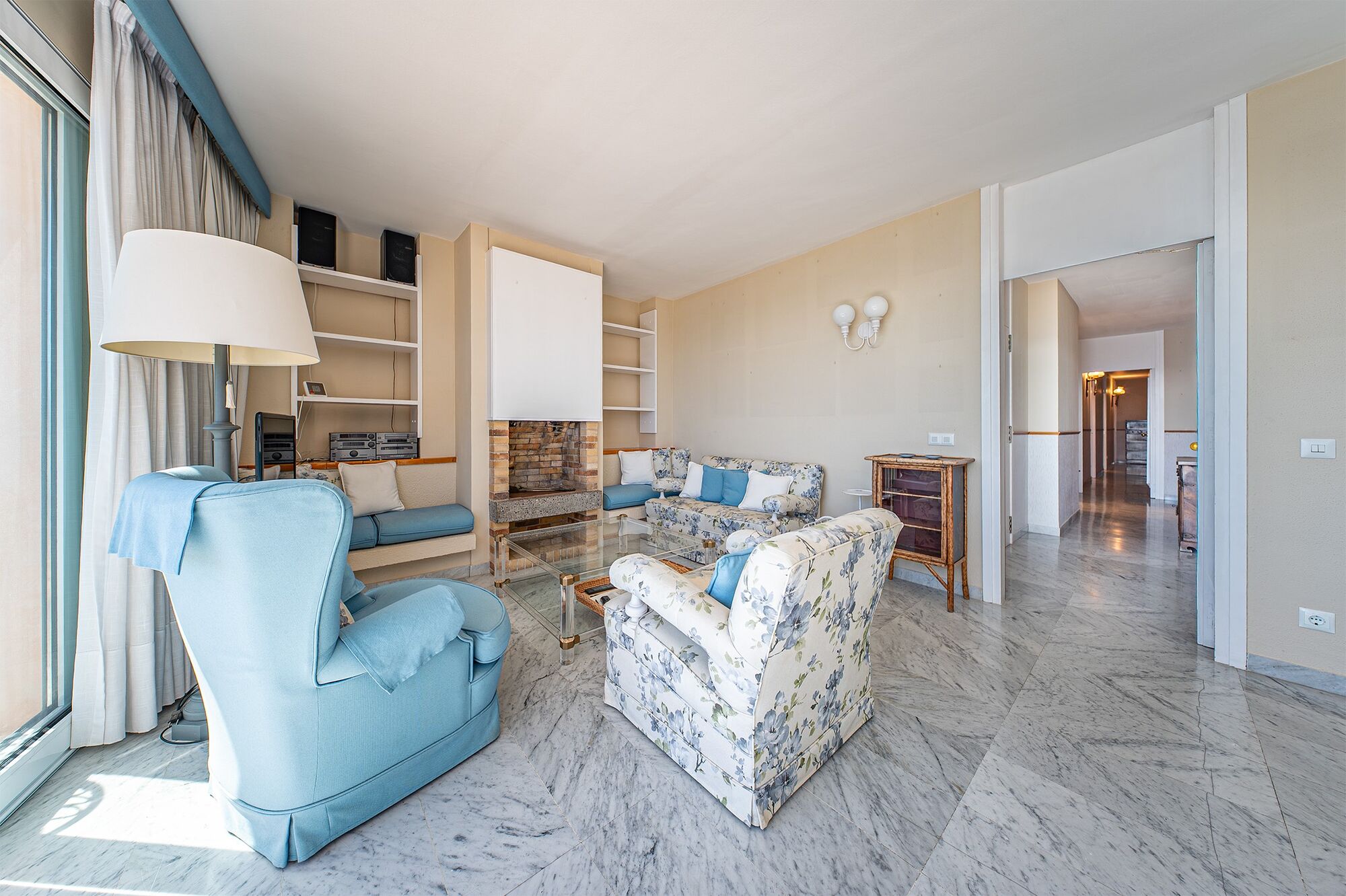 Piso en primera línea de mar con terraza y vistas abiertas en Lloret de Mar, con posibilidad de adquirir una plaza de aparcamiento