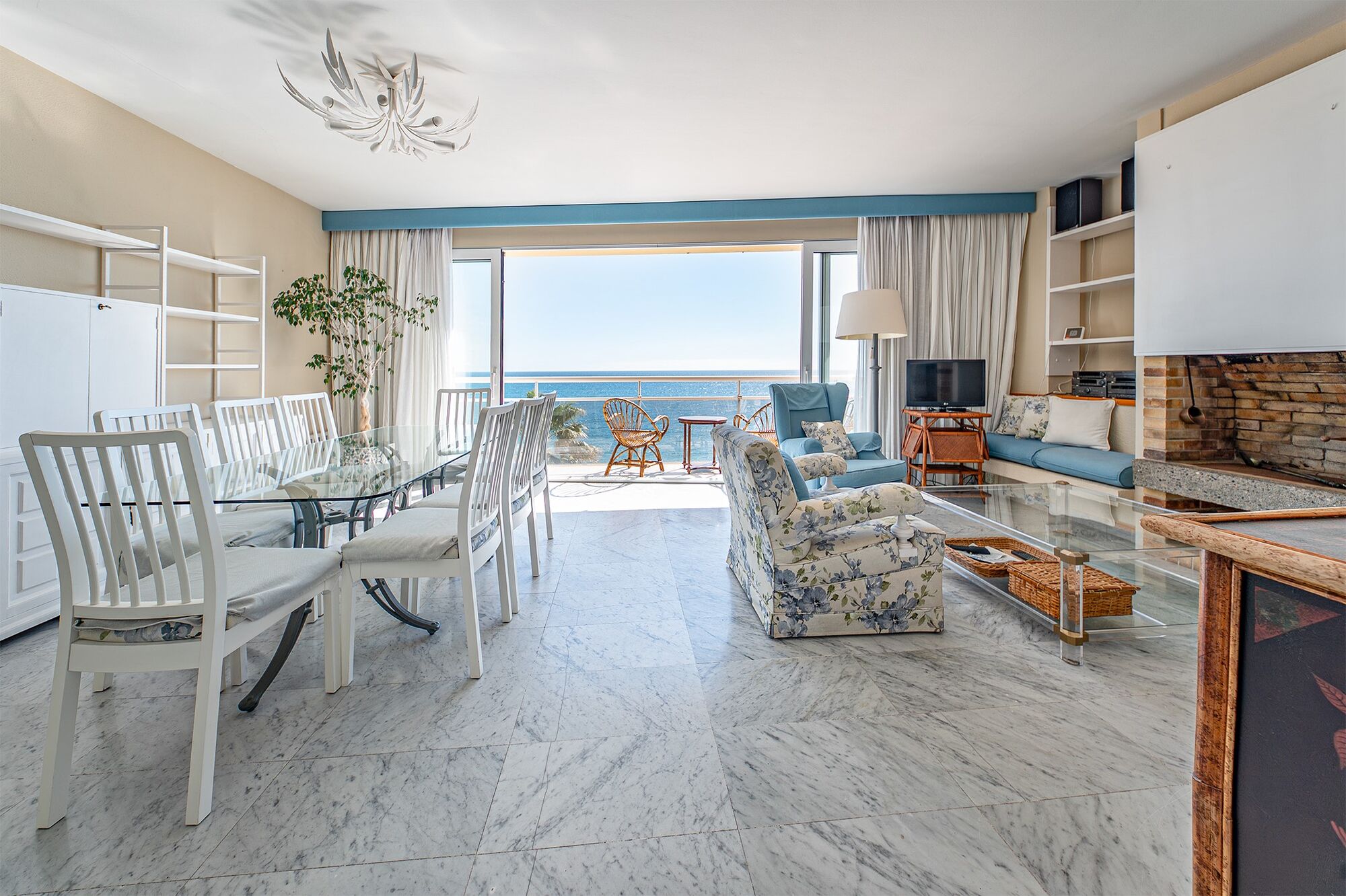 Piso en primera línea de mar con terraza y vistas abiertas en Lloret de Mar, con posibilidad de adquirir una plaza de aparcamiento