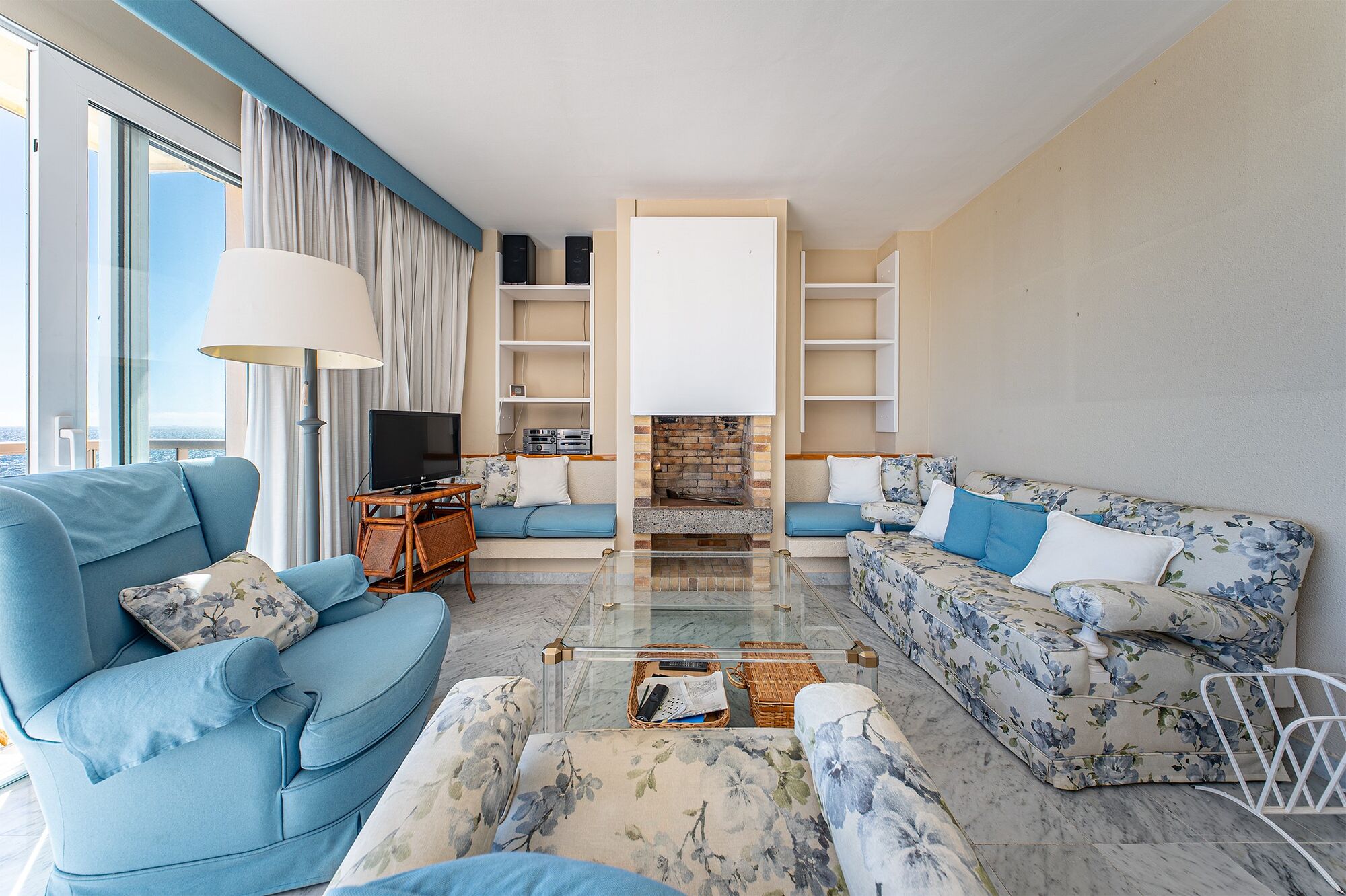 Seafront apartment with terrace and open sea views in Lloret de Mar, with the option to purchase a parking space