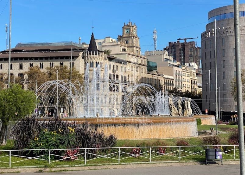 Lote de dos edificios en venta en Plaza Cataluña y Sants estación