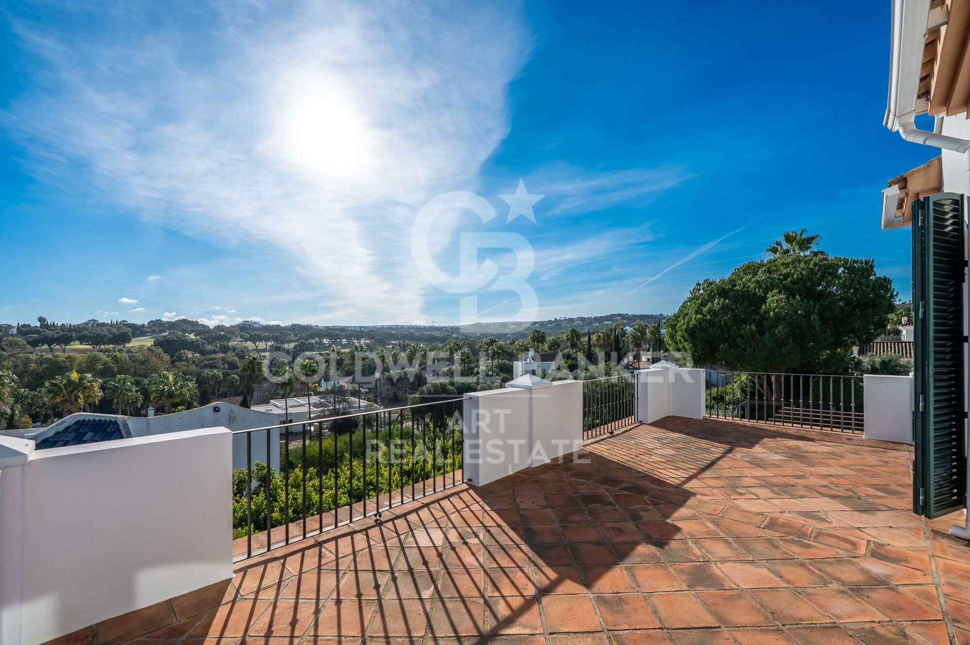 Villa Familiale Andalouse Exceptionnelle avec Vue Dégagée sur le Golf à Sotogrande