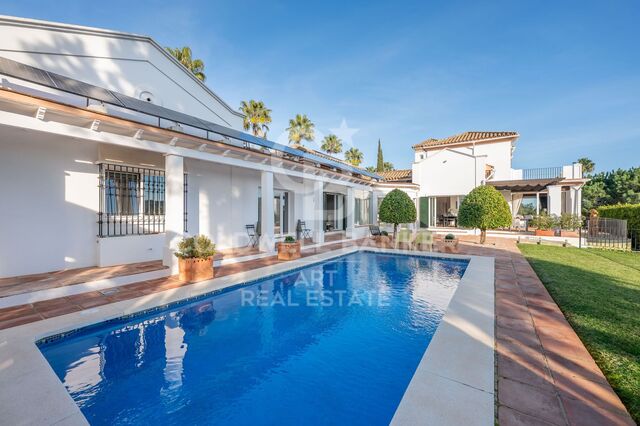 Excepcional villa familiar andaluza con vistas abiertas al Golf en Sotogrande