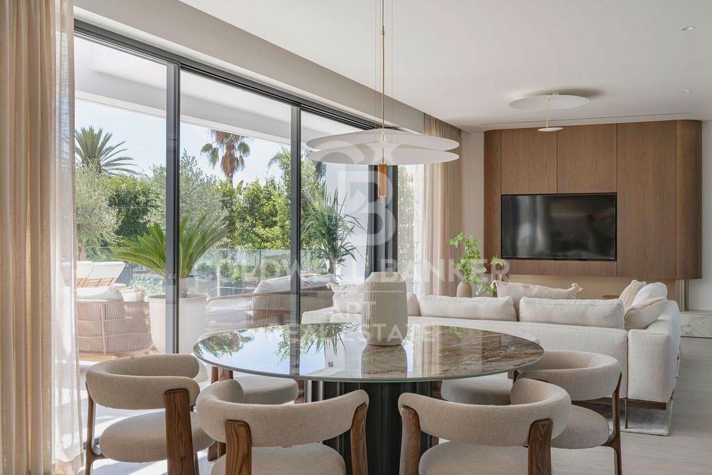 Zeitgenössische Luxusvilla in Marbesa - Marbella