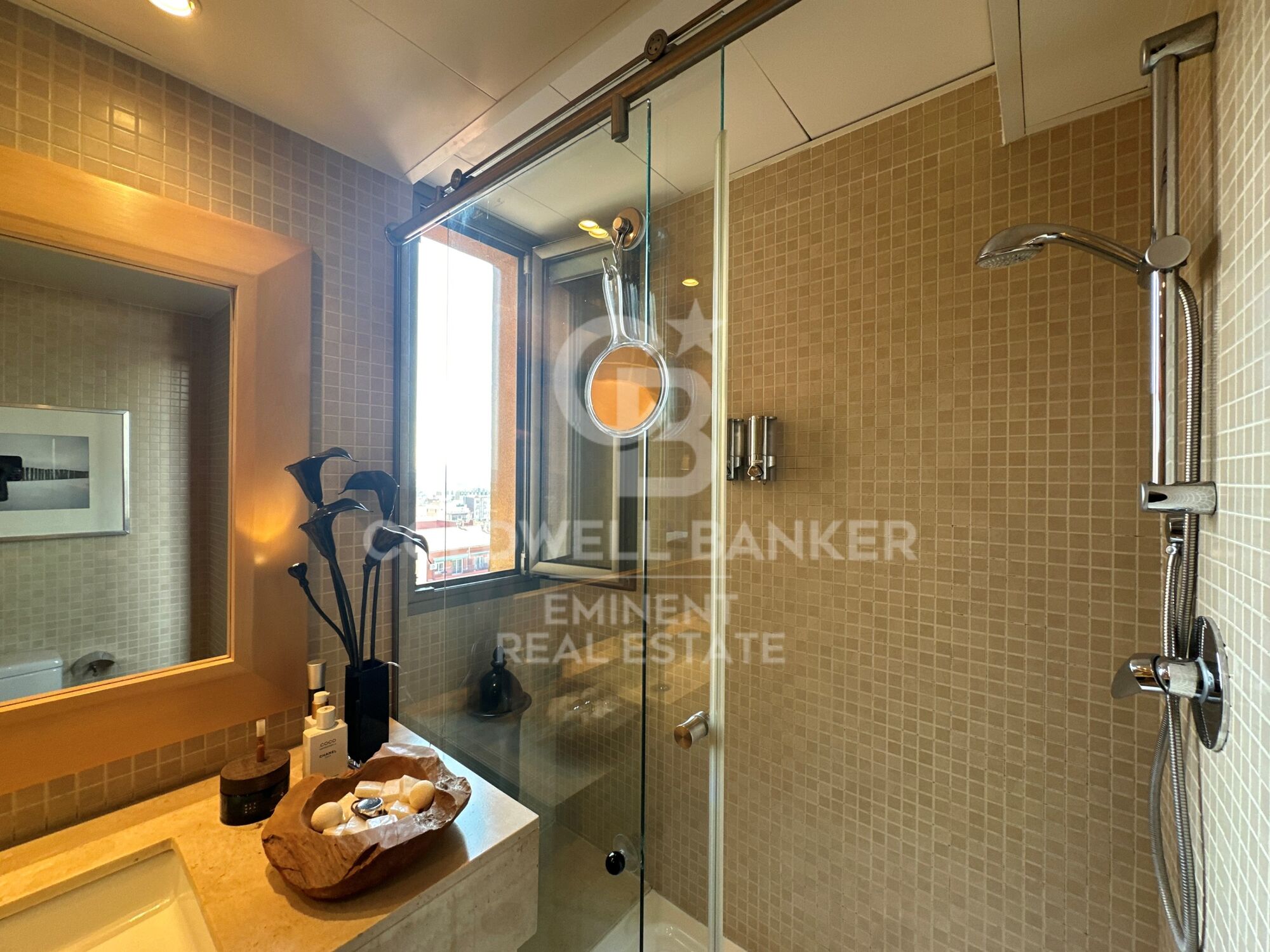 Exclusive renovated penthouse with large terrace and panoramic views in Barcelona
