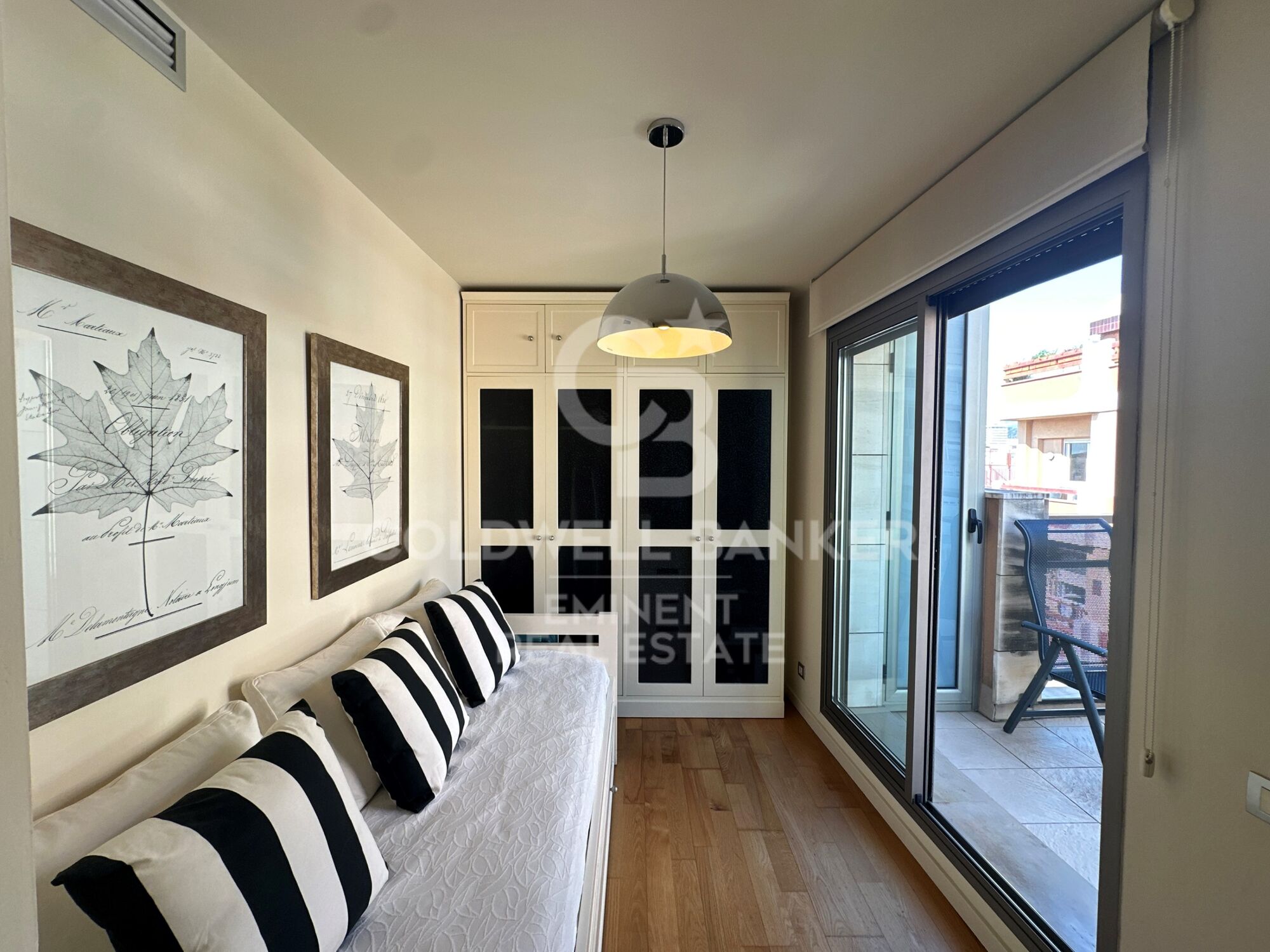 Exclusivo ático reformado con gran terraza y vistas panorámicas en Barcelona