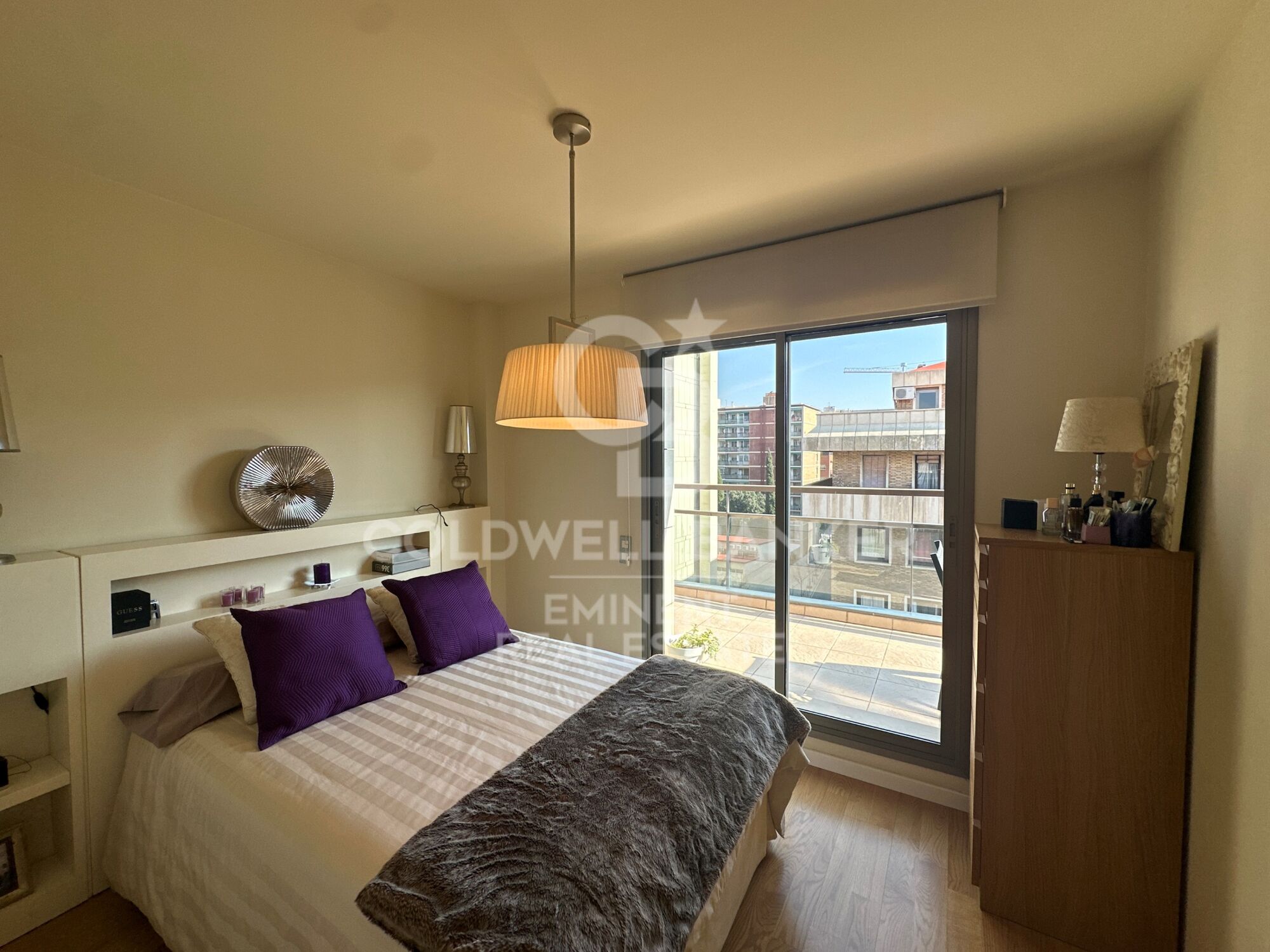 Exclusivo ático reformado con gran terraza y vistas panorámicas en Barcelona