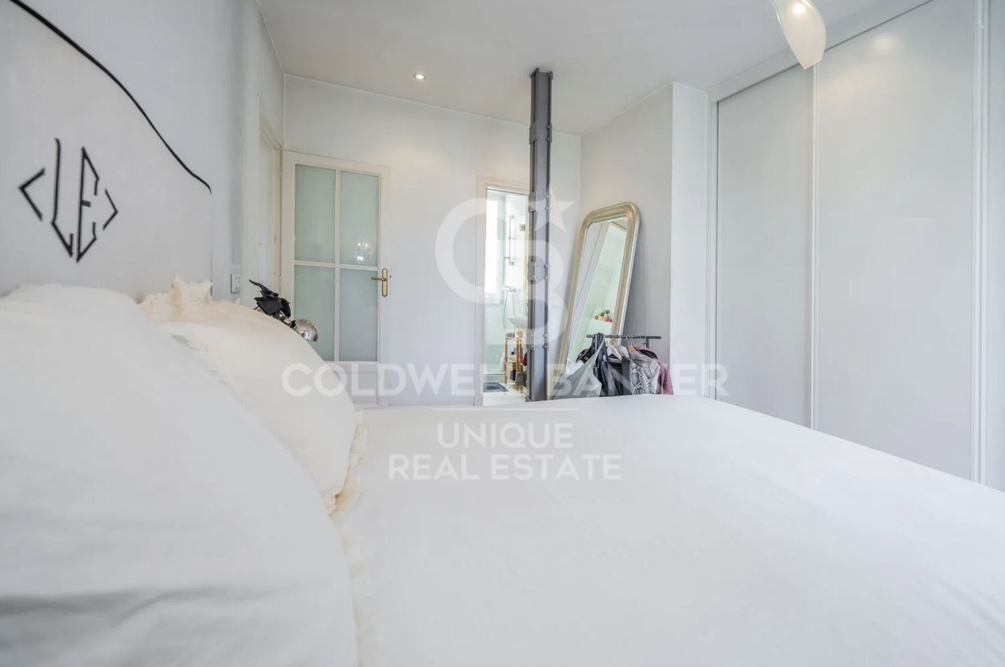 Piso exterior con 4 balcones en Castellana, Madrid