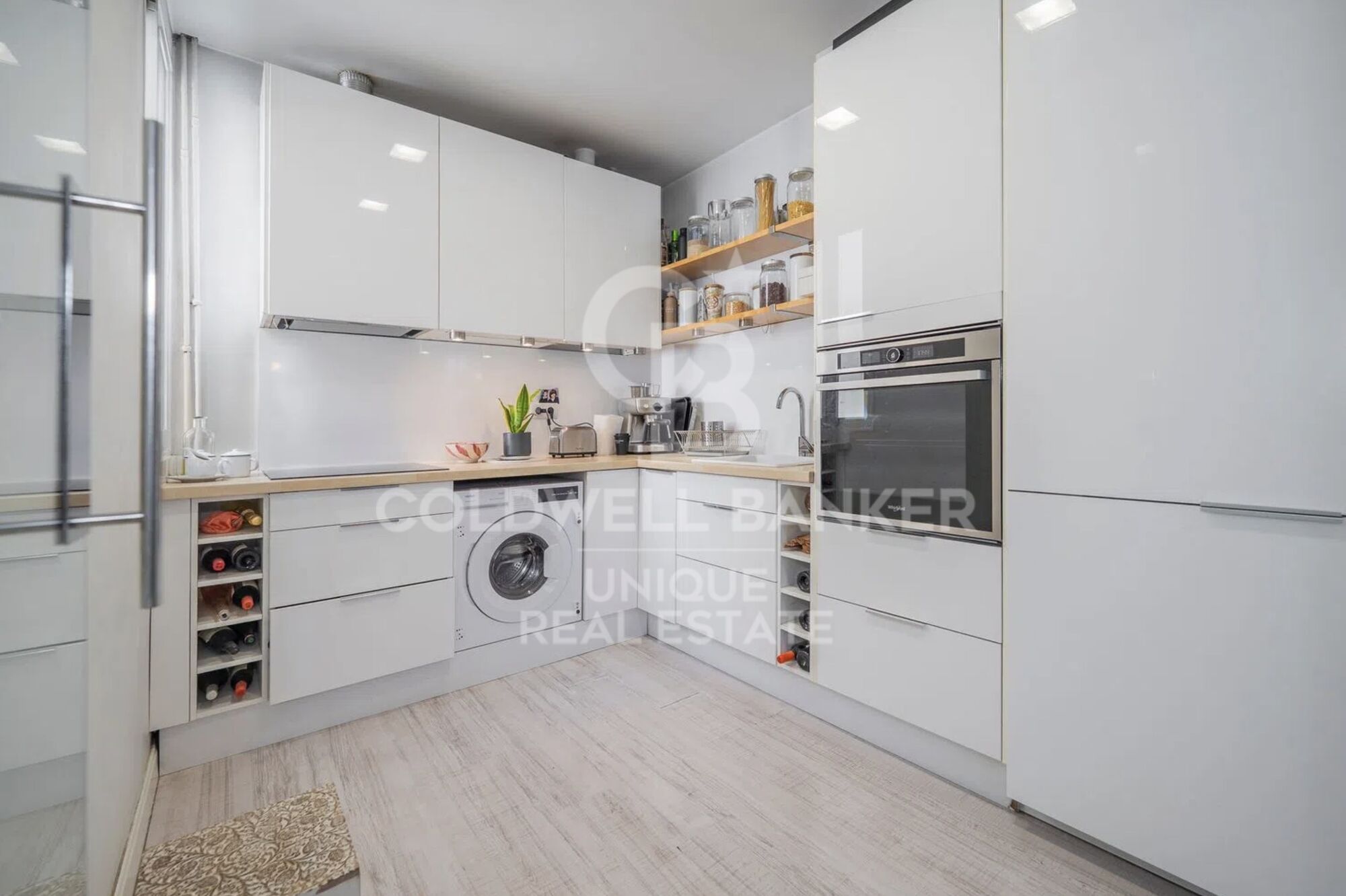 Piso exterior con 4 balcones en Castellana, Madrid