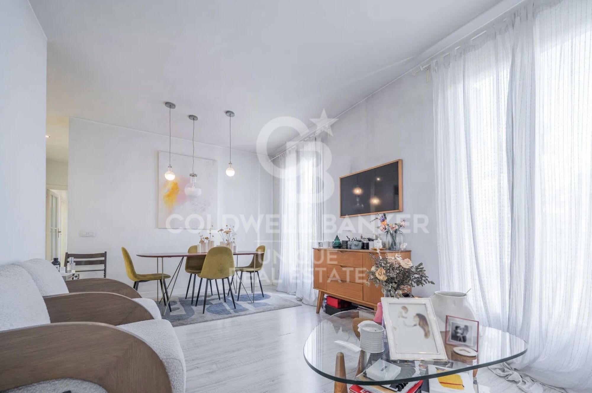 Piso exterior con 4 balcones en Castellana, Madrid