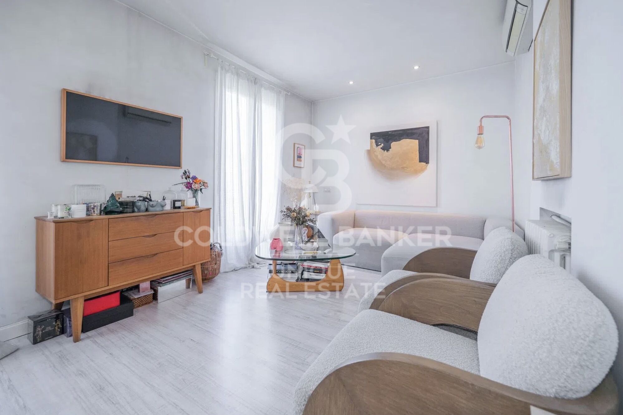 Piso exterior con 4 balcones en Castellana, Madrid