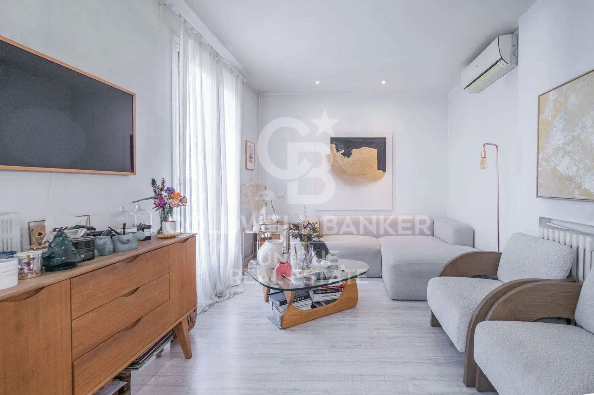 Piso exterior con 4 balcones en Castellana, Madrid