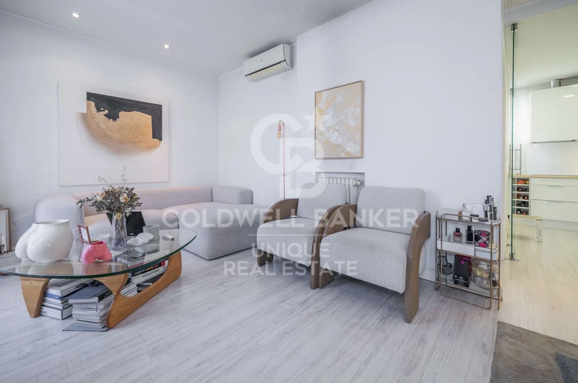 Piso exterior con 4 balcones en Castellana, Madrid