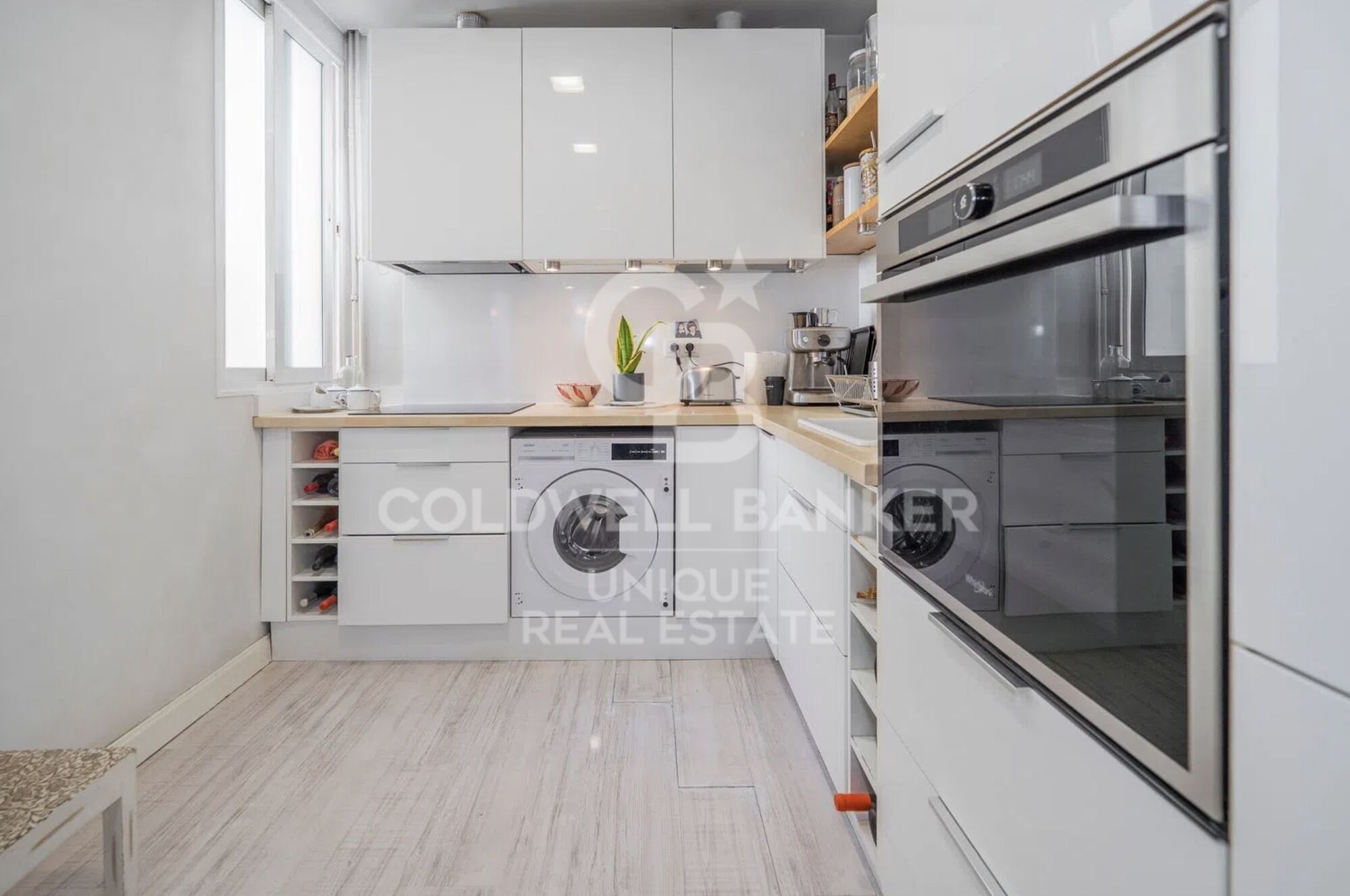 Piso exterior con 4 balcones en Castellana, Madrid